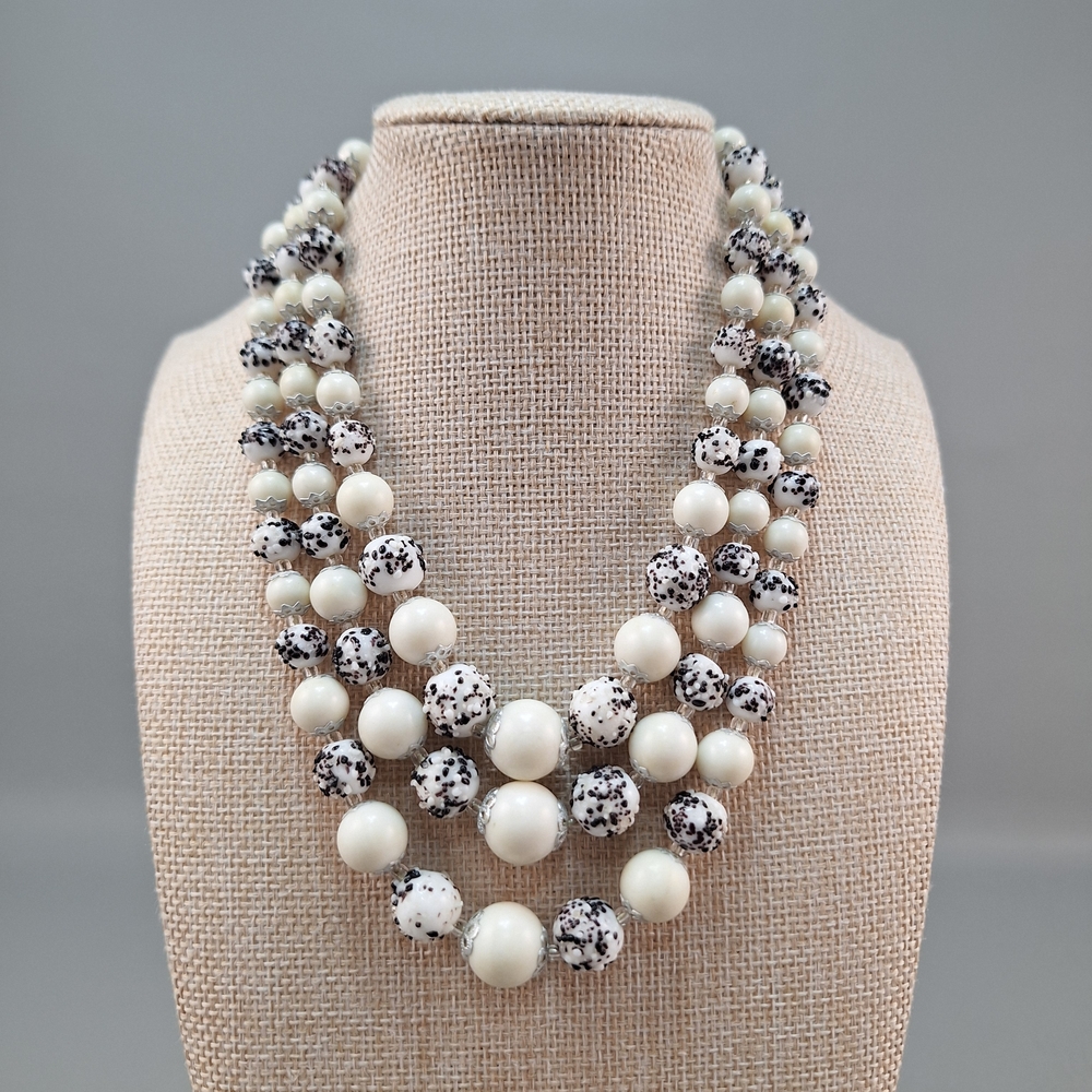 Japan Vintage Beaded Collar Necklace Multi Strand White Black Layer Cookie Creme